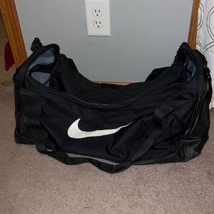 Barely used Nike gym bag/duffel bag.